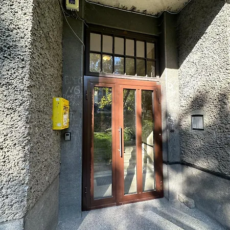 Art Apartment *